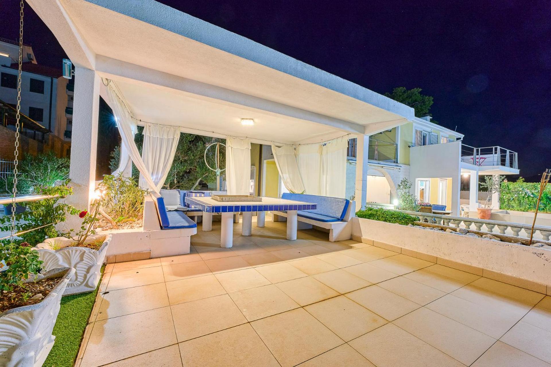 Villa Unique Sur La Plage Pour Des Vacances Inoubliables En Famille Ou Entre Amis Pour 10 Personnes Слатине Экстерьер фото