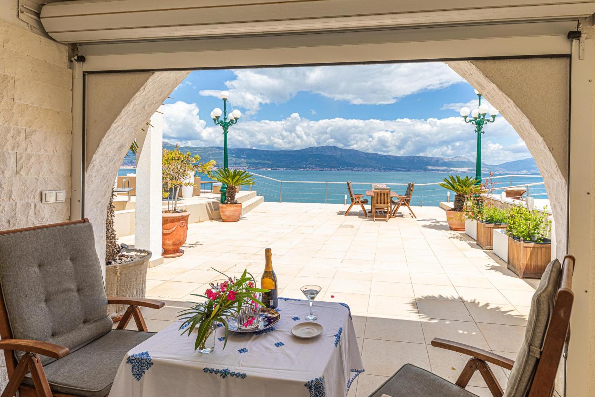 Villa Unique Sur La Plage Pour Des Vacances Inoubliables En Famille Ou Entre Amis Pour 10 Personnes Слатине Экстерьер фото