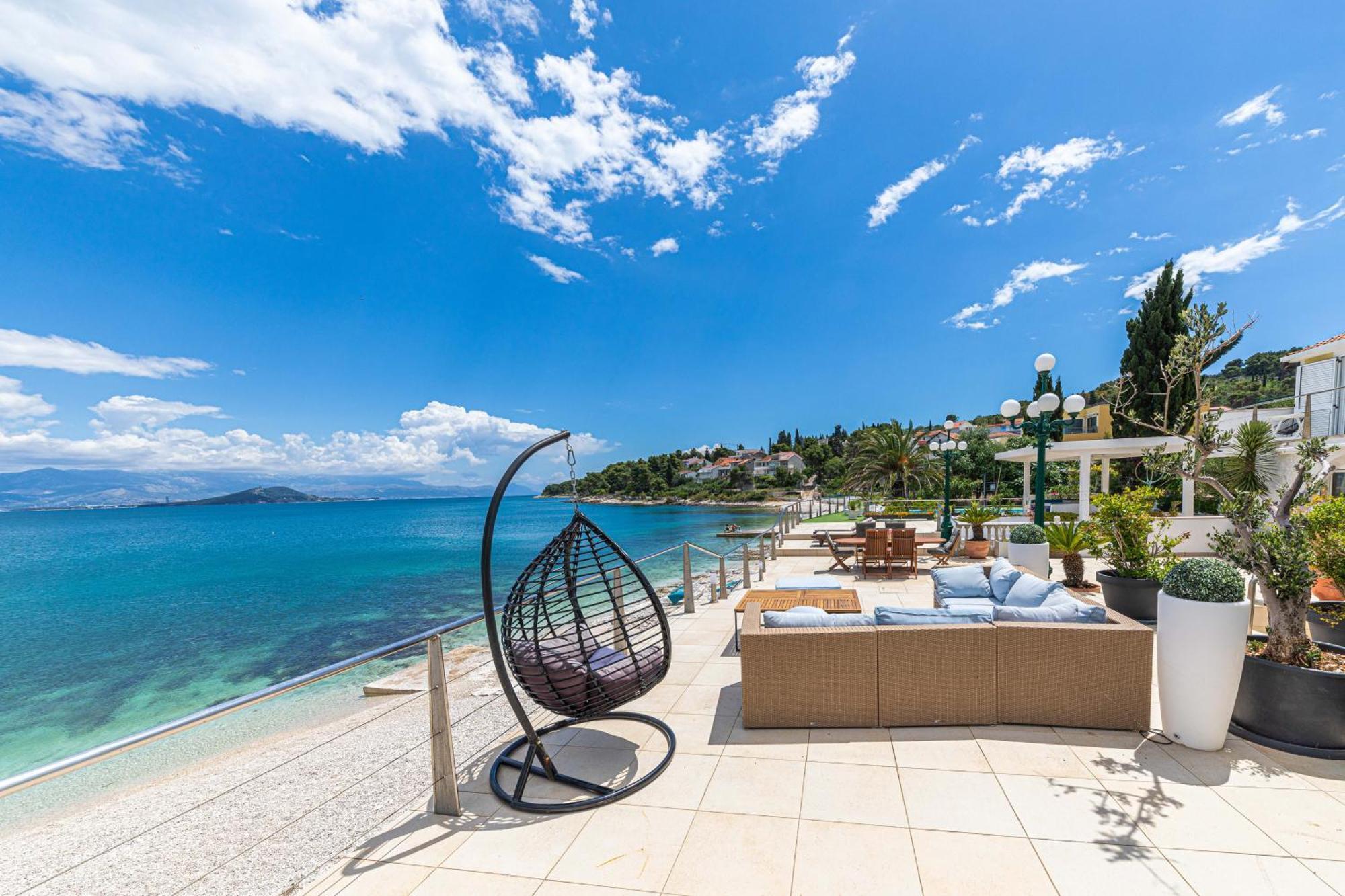 Villa Unique Sur La Plage Pour Des Vacances Inoubliables En Famille Ou Entre Amis Pour 10 Personnes Слатине Экстерьер фото
